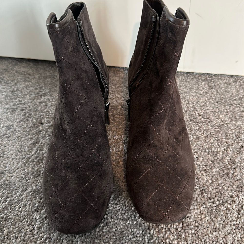 Donald Pliner brown bootie 